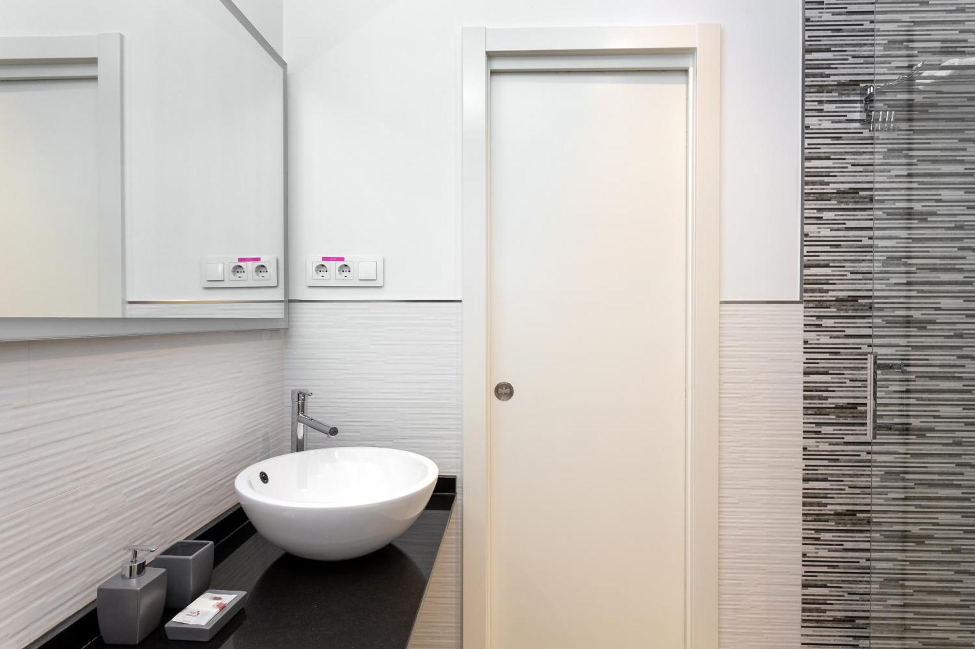 Alma Suites Madrid Ngoại thất bức ảnh